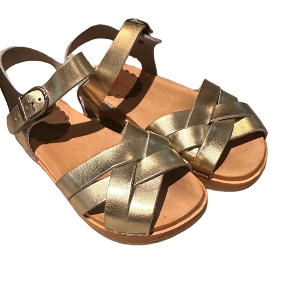 Like NEW Hanna Andersson Gold Metallic Sandals Girls Size 1.5 - Picture 4 of 6